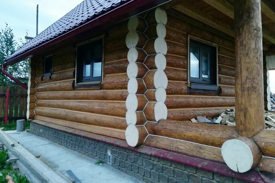 Покраска стен деревянного дома снаружи